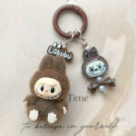 DIY-03 座り姿バージョン、現象的ヒット商品、ファッションアクセサリー・キーホルダー・バッグチャーム・スマホチャームとして活用可能で、贈り物にも最適なアイテム - Image 6