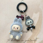 DIY-03 座り姿バージョン、現象的ヒット商品、ファッションアクセサリー・キーホルダー・バッグチャーム・スマホチャームとして活用可能で、贈り物にも最適なアイテム - Image 4